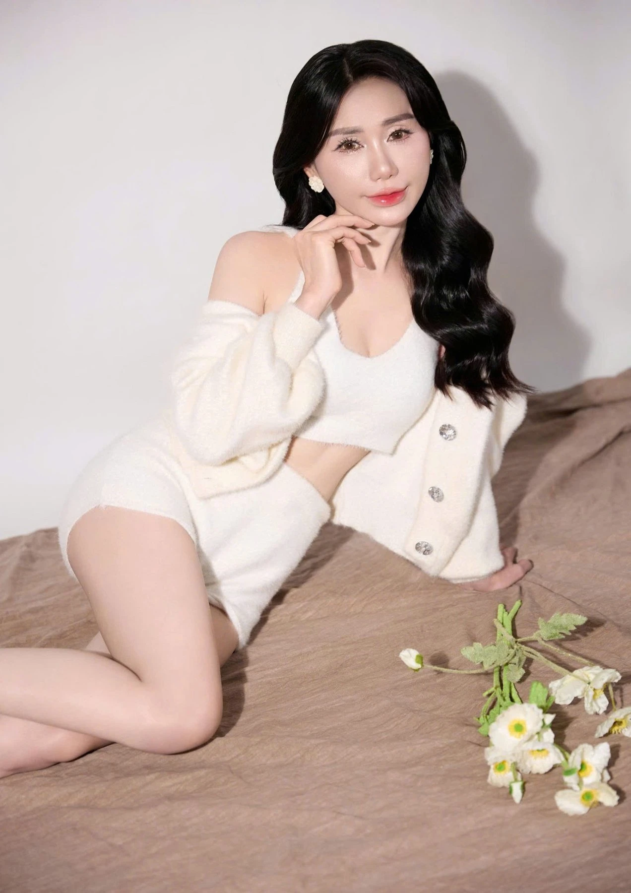 Ngọc Ánh – Vietnamese escort in Hanoi — 2 / 6