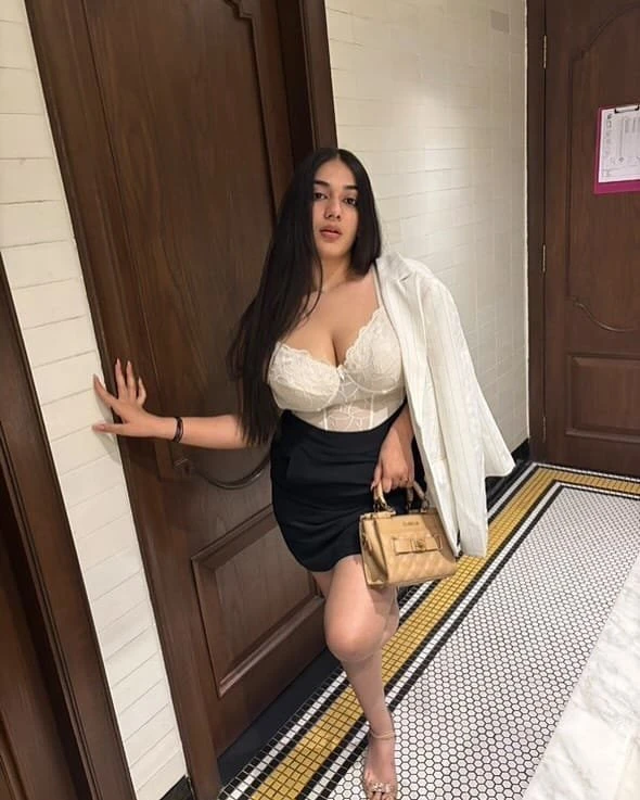 Sumitra – Indian escort in Kolkata — 2 / 3