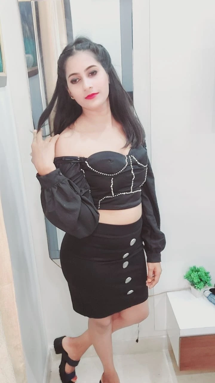 Radika for Real Meet and Cam – Indian escort in Mumbai — 3 / 5