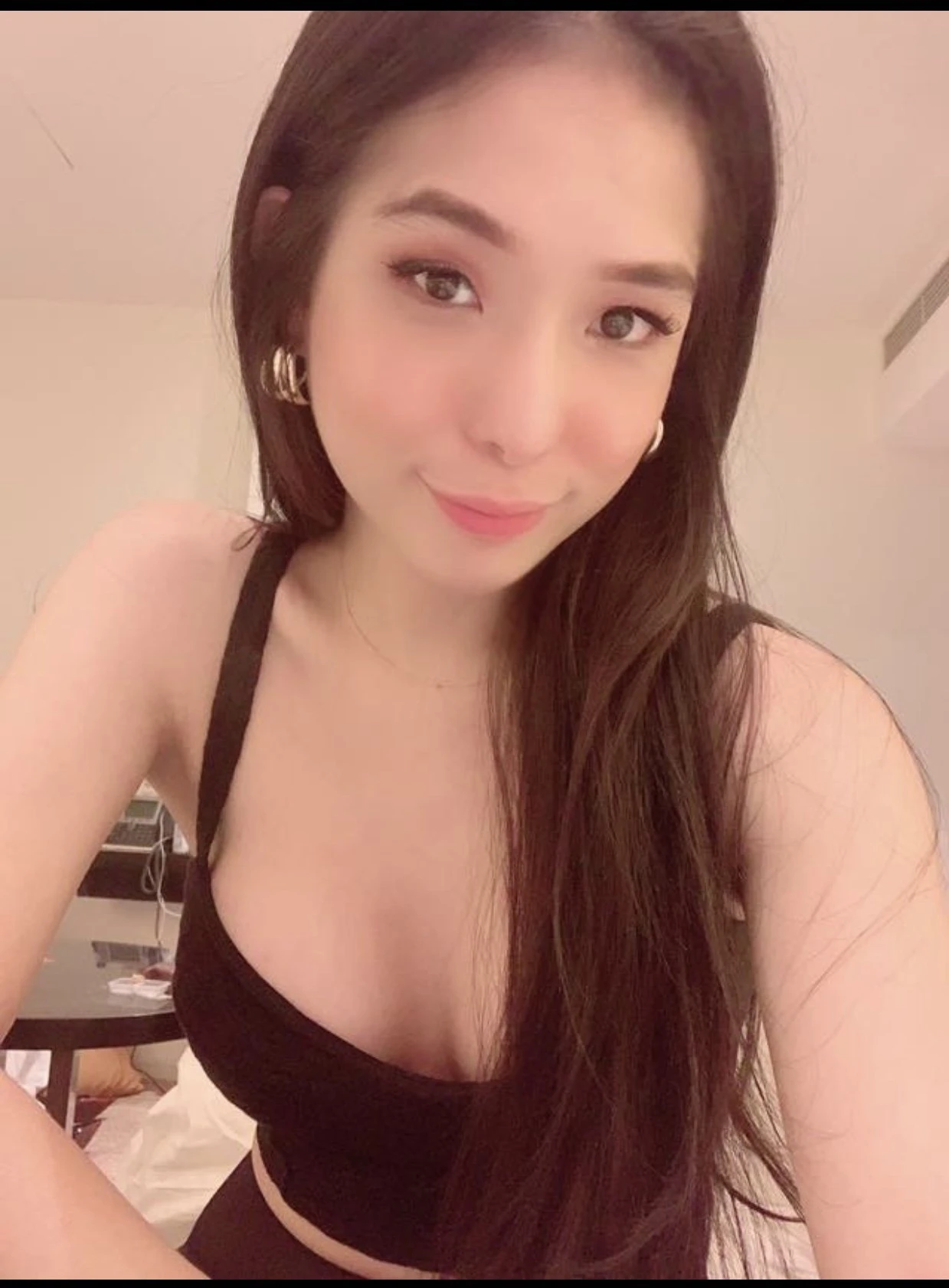Unnie Yasuna – Filipino escort in Mumbai — 1 / 8