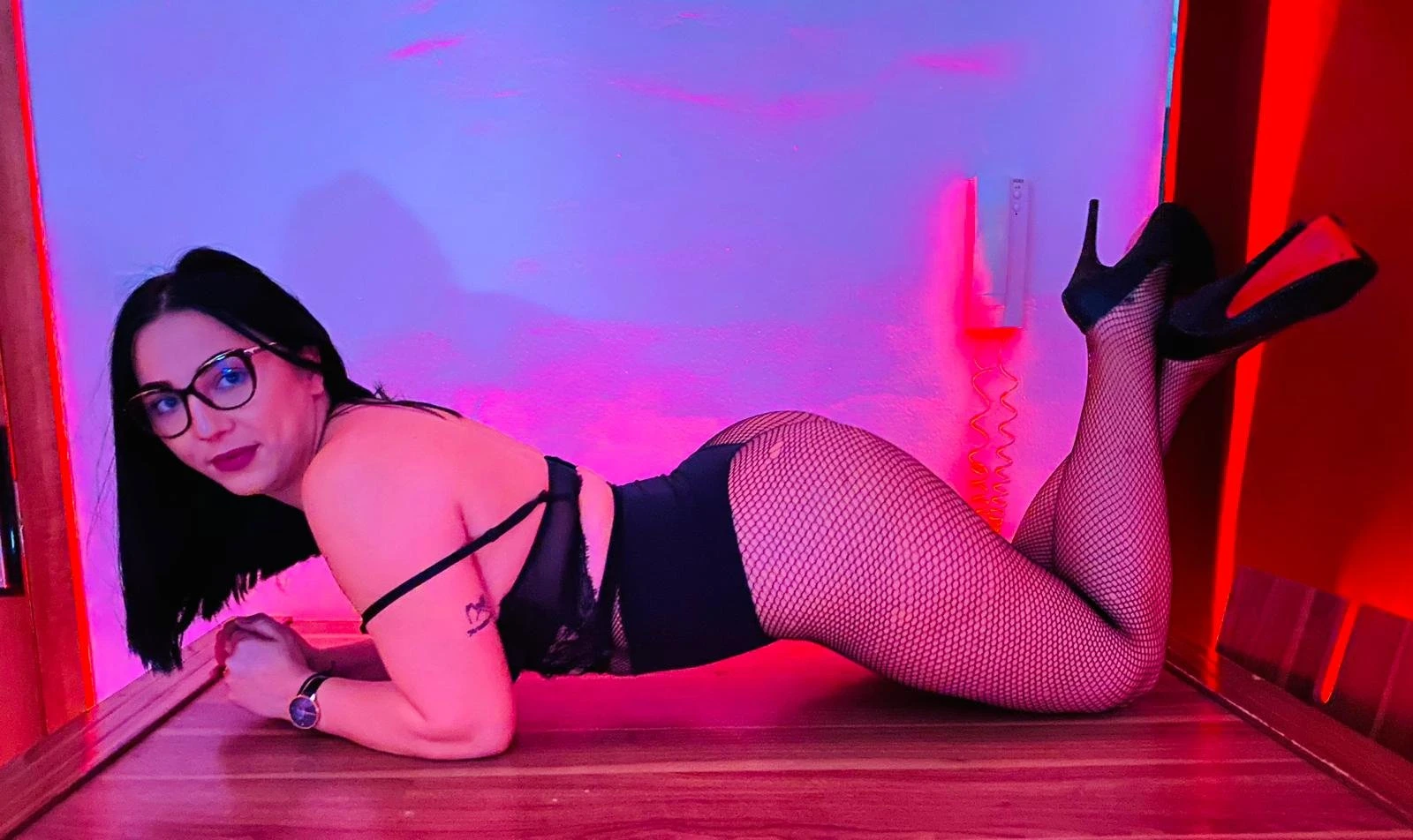 Curvy babe – Spanish escort in Malta — 6 / 16