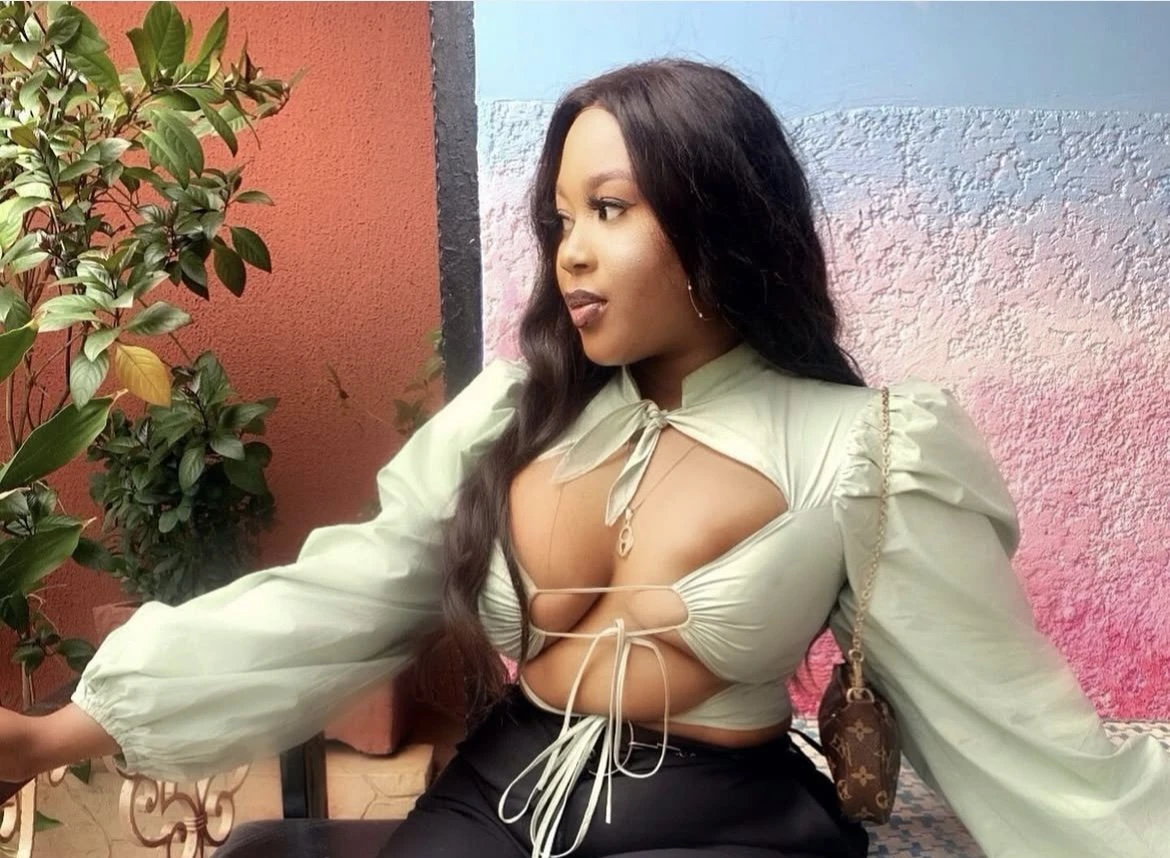 Pretty Queen – Tanzanian escort in Noida — 4 / 5