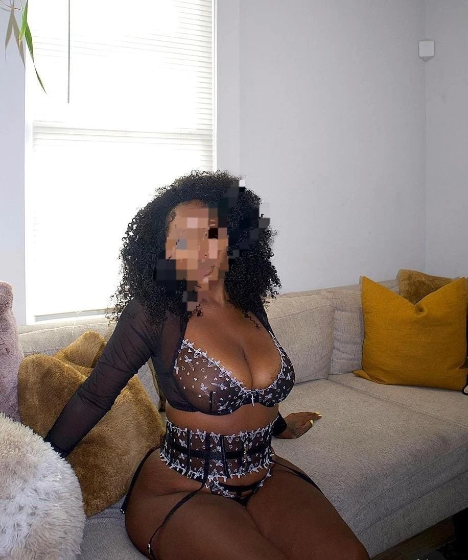 Camilla – Namibian escort in Kochi — 2 / 7