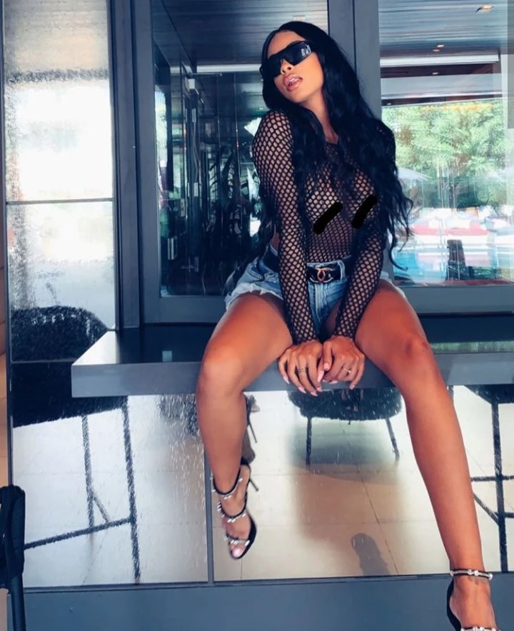 Chanel – Ivorian escort in Abidjan — 4 / 6