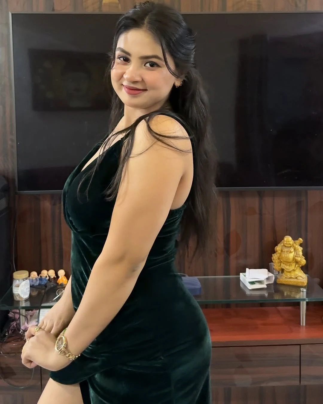 Charvi Jain – Indian escort in Bangalore — 3 / 5