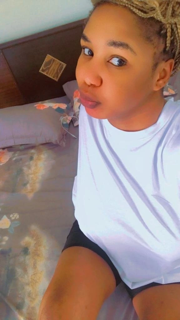 Giftblown – Central African escort in Noida — 3 / 4