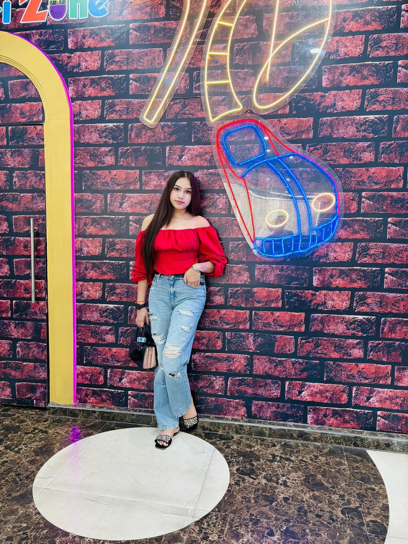 Riya Choudhary – Indian escort in Gurgaon — 6 / 13