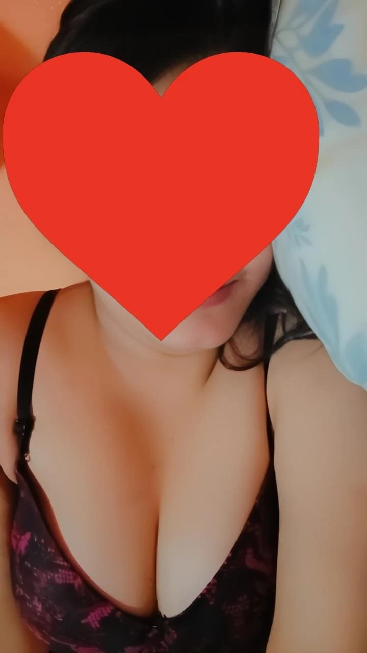 Riya Singh Cam and real only outcall – Indian escort in New Delhi — 2 / 13