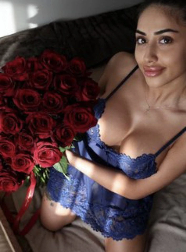 Manvi Patel – Indian escort in Kolkata — 2 / 3