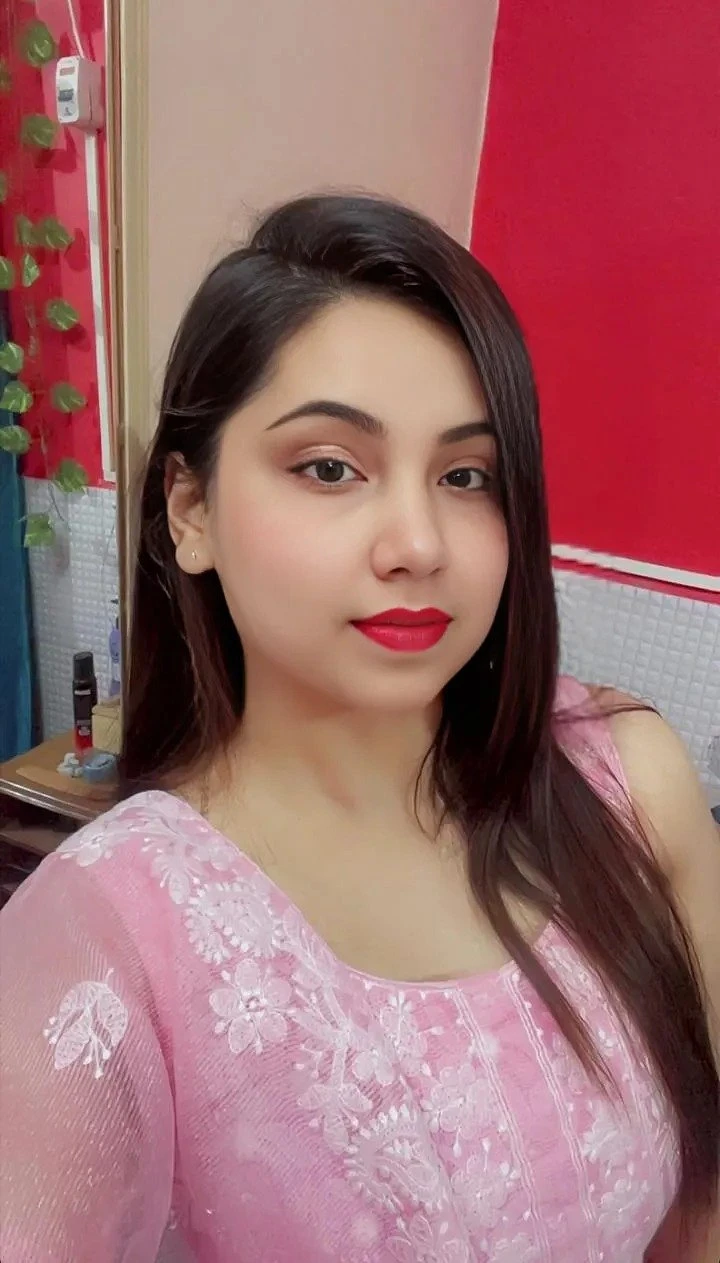 Hot Pallavi Real Meet and Cam Show – Indian escort in Hyderabad — 1 / 4
