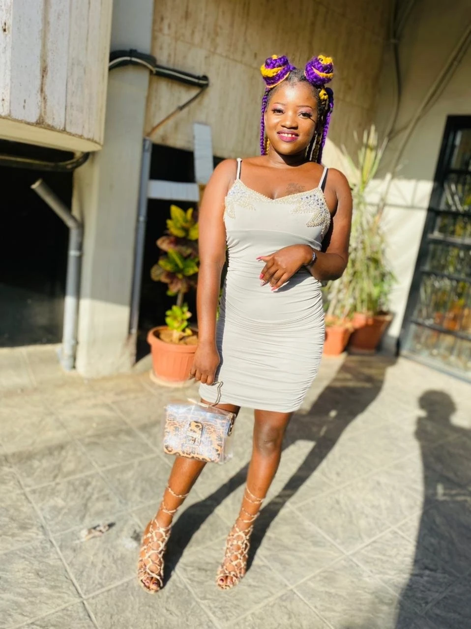 Laura Gold – South African escort in Beirut — 2 / 3