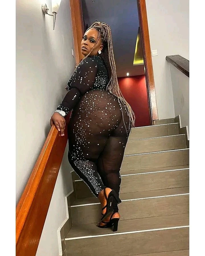 Mistress Lucky – South African escort in Hyderabad — 2 / 4