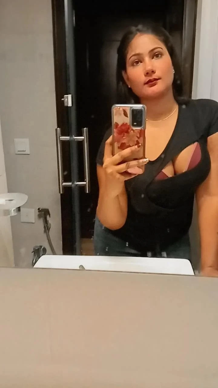 Book Only Sexy Model Only Cash Enjoy – Indian escort in Hyderabad — 3 / 4