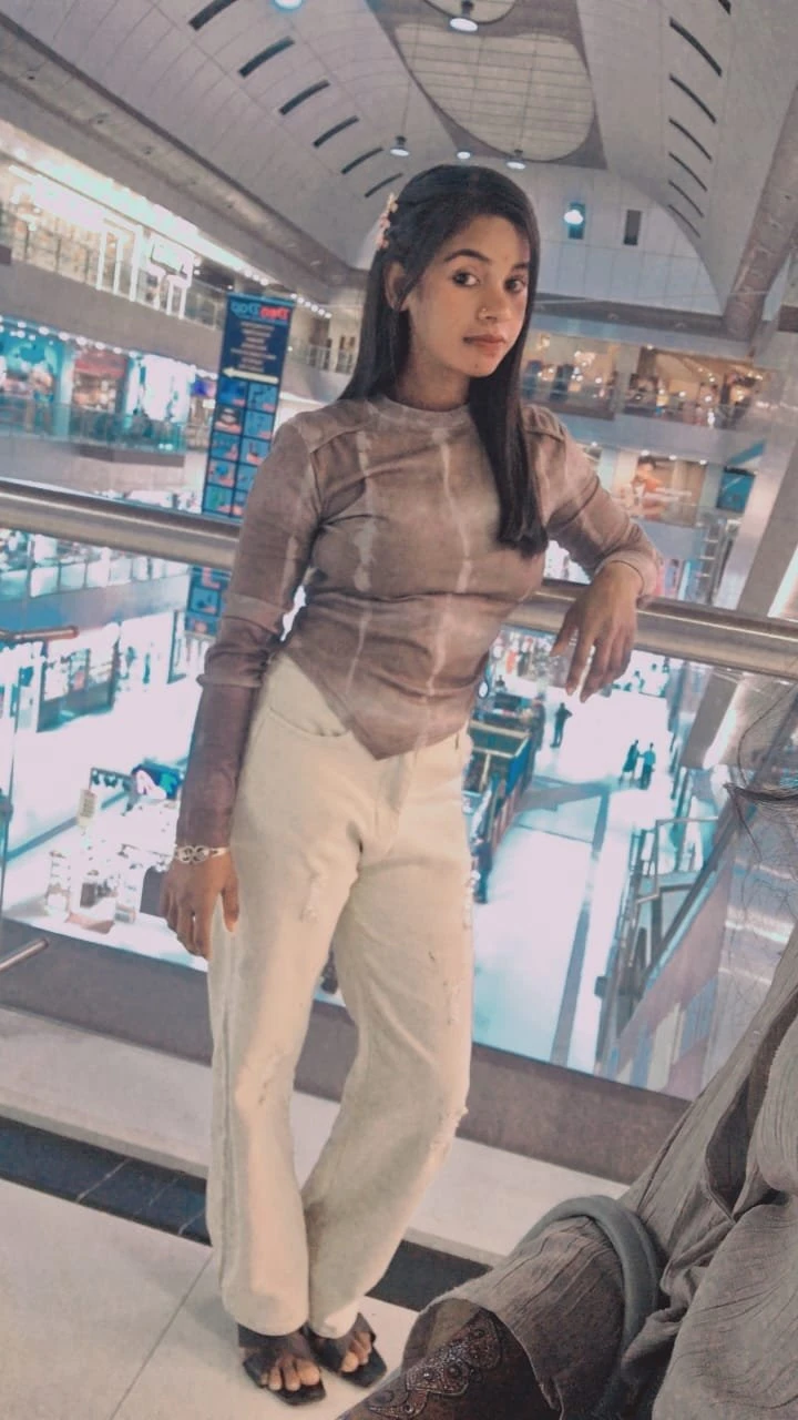 Priya – Indian escort in Surat — 3 / 4