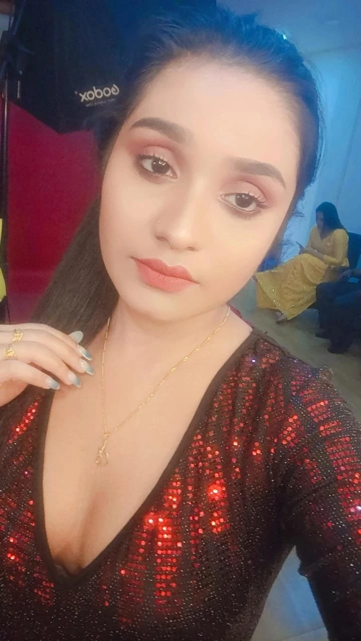 Aarzoo Sinha incall outcall – Indian escort in Mumbai — 3 / 4