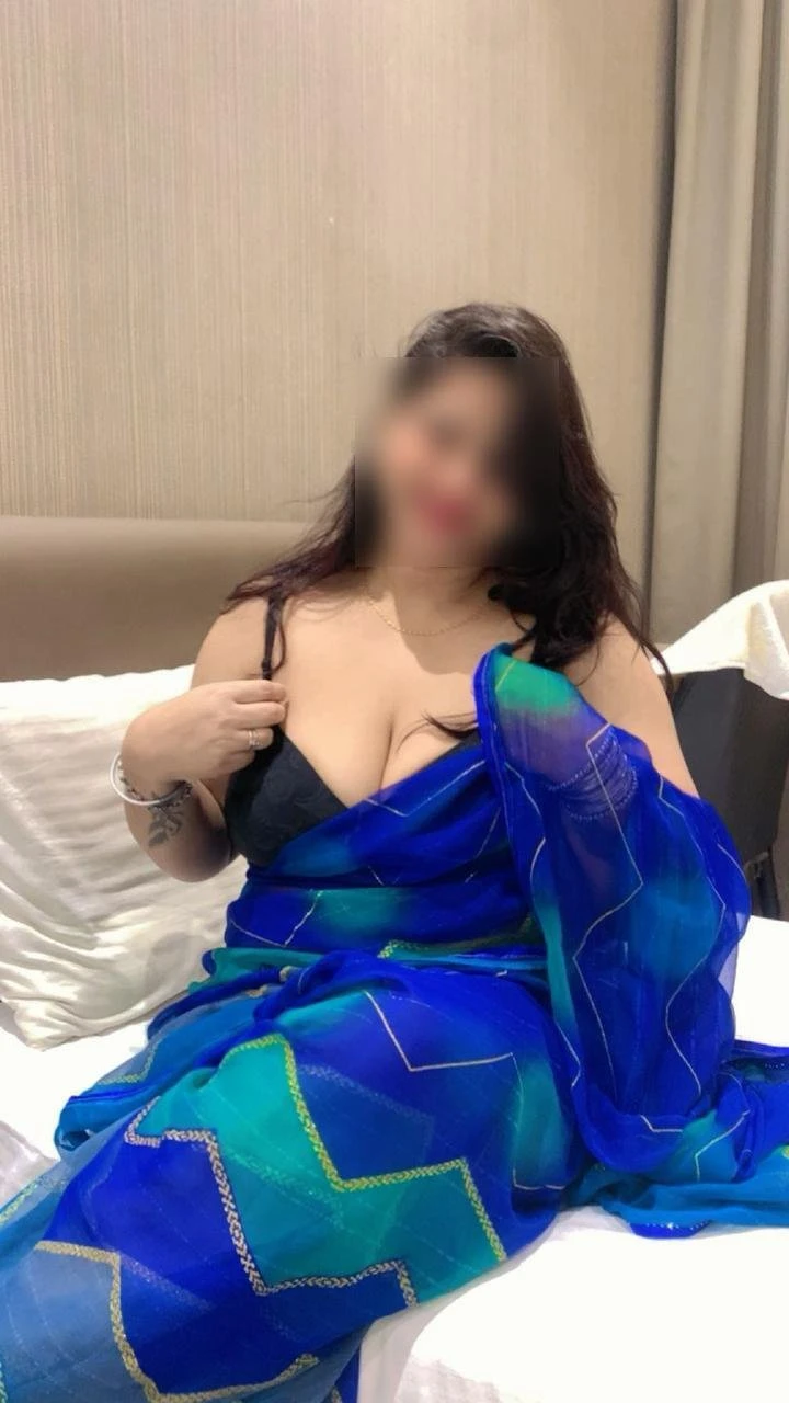 South Indian Housewife Cam Show – Indian escort in Mumbai — 3 / 7