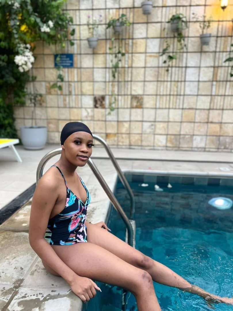 Lilian – Brazilian masseuse in Dakar — 2 / 4
