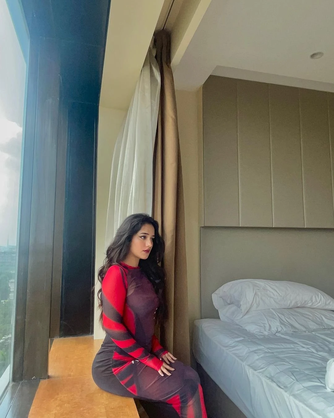 Jaya Patel – Indian escort in Kolkata — 2 / 3