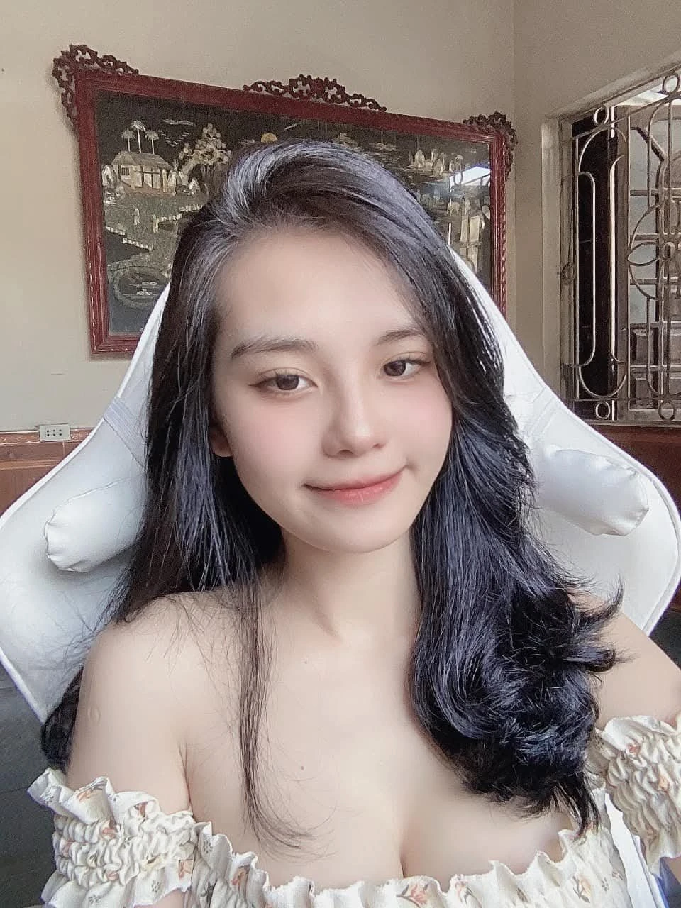 Luciana – Vietnamese escort in Mumbai — 4 / 5