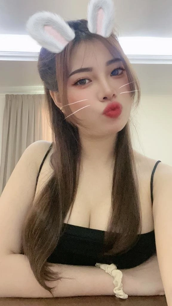 Lisa – Vietnamese escort in Budva — 2 / 4