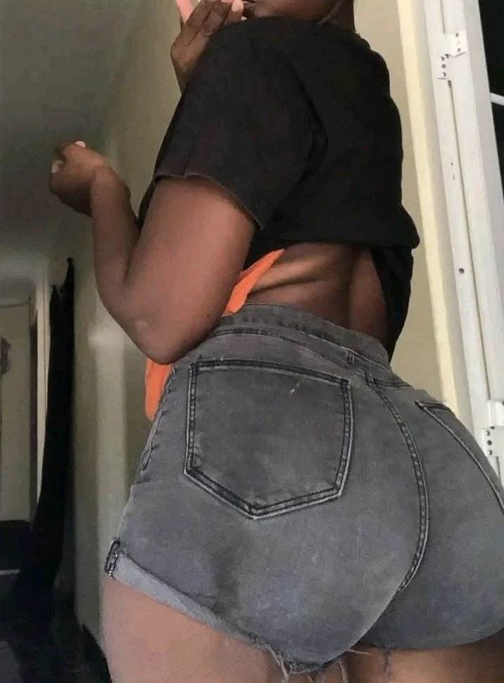 Miss Smile – Tanzanian masseuse in Dar es Salaam — 5 / 6