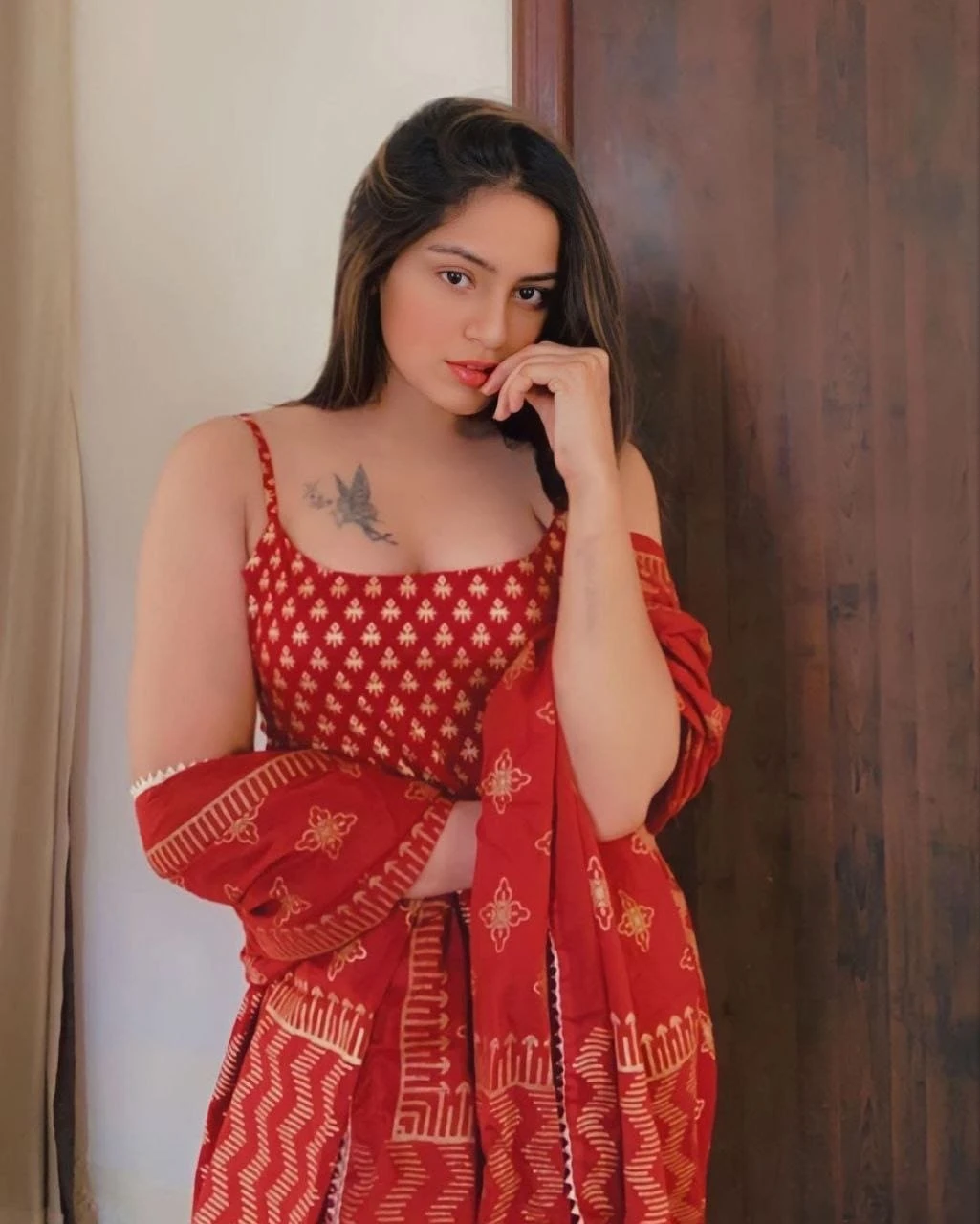 Divyanshi – Indian escort in Pondicherry — 2 / 3