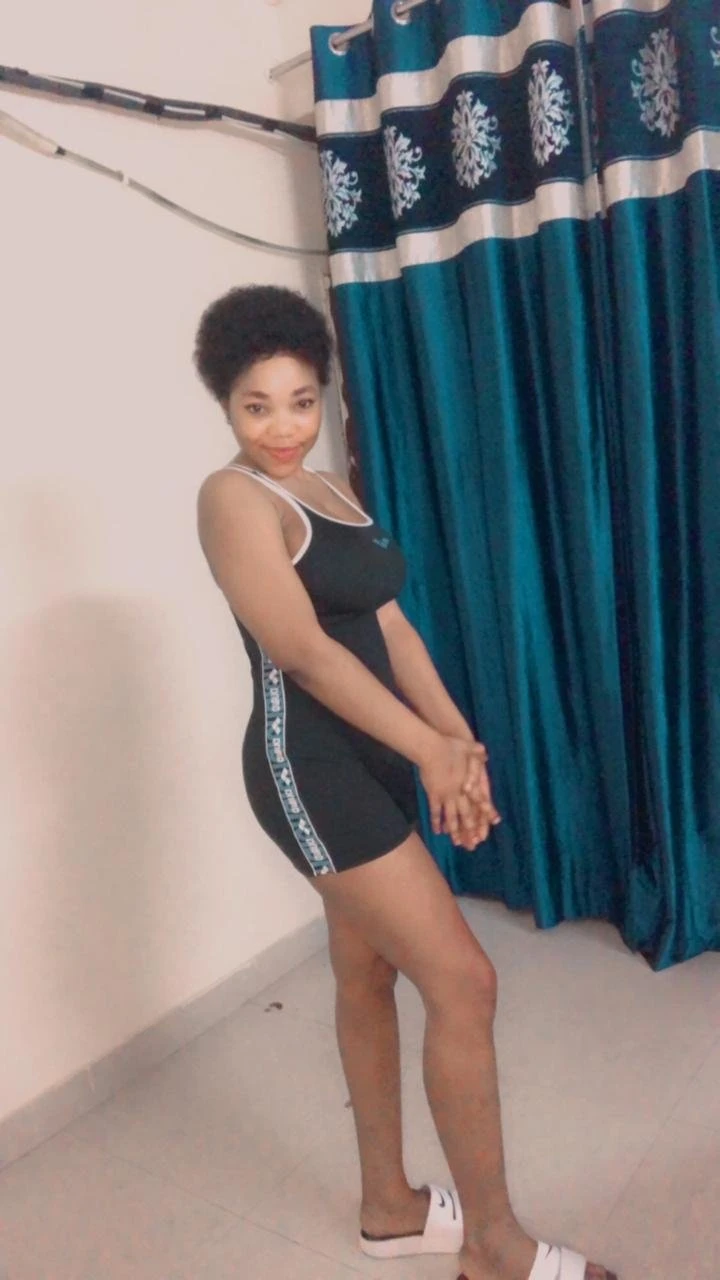 Maya – American escort in New Delhi — 3 / 4