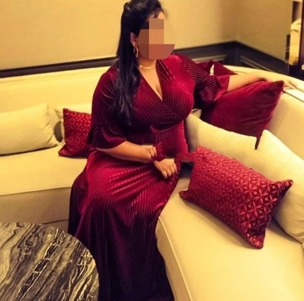 Hot Telugu Couple 3sum Cam 1st – Indian escort in Candolim, Goa — 3 / 11