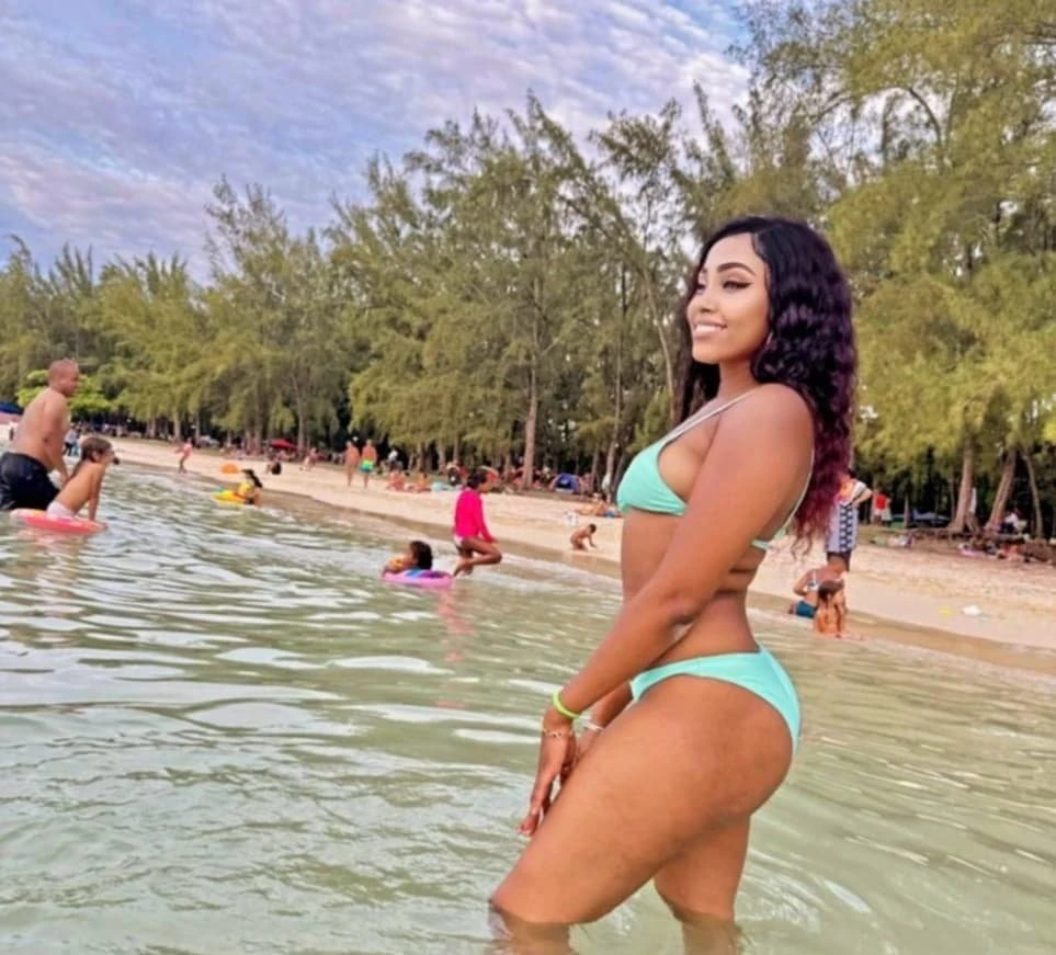 Karoli – French escort in Mauritius — 1 / 2