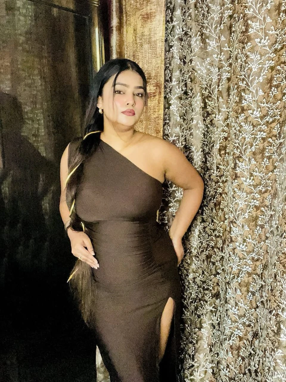 Dhruvi – Indian escort in Mumbai — 4 / 5