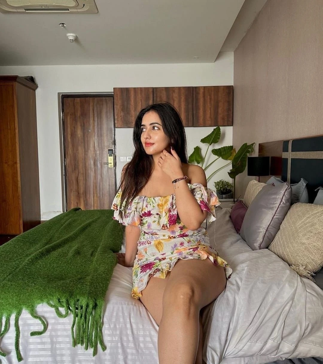 Divya – escort in New Delhi — 1 / 2