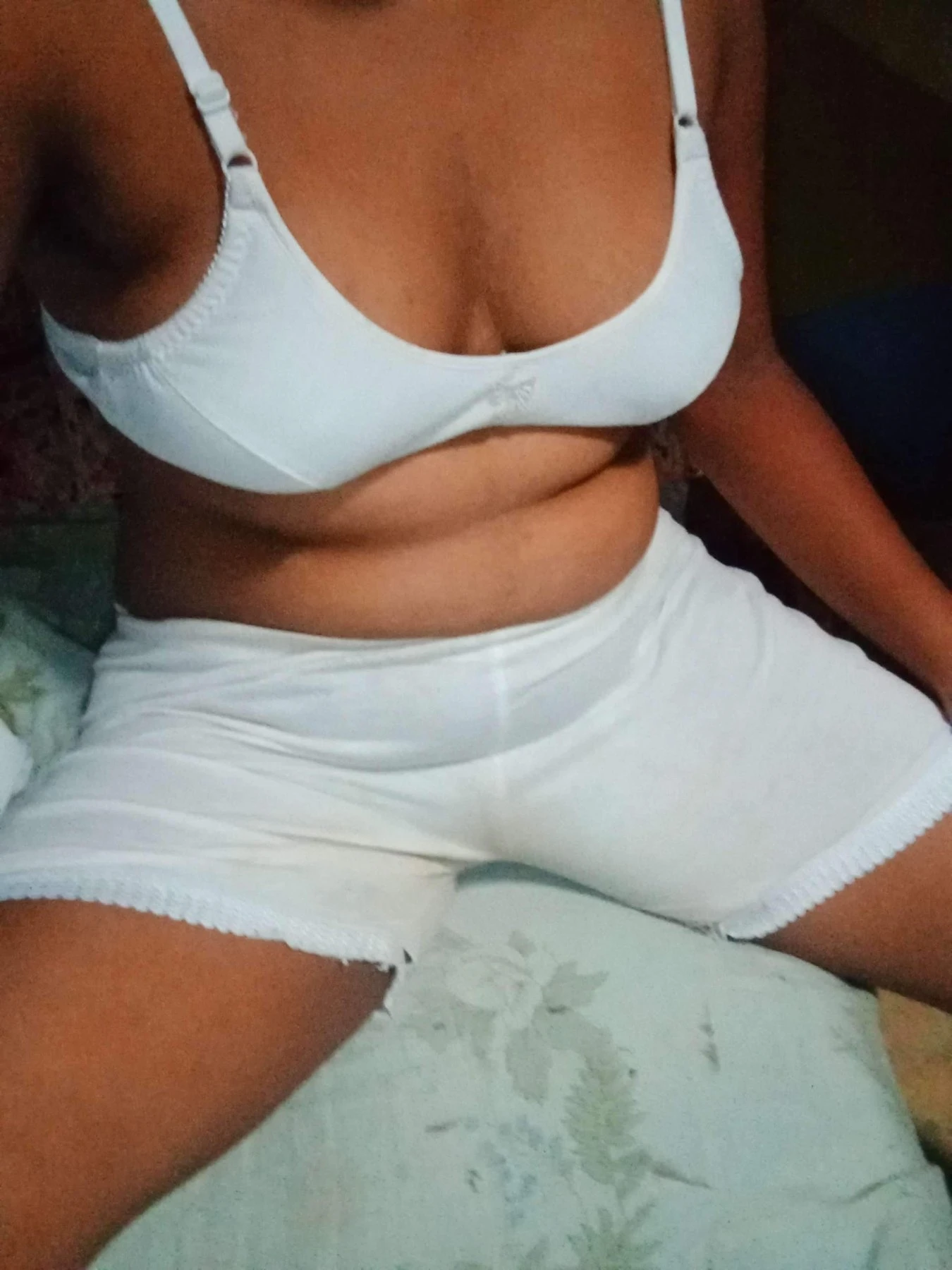 Malshi – Sri Lankan escort in Colombo — 4 / 5