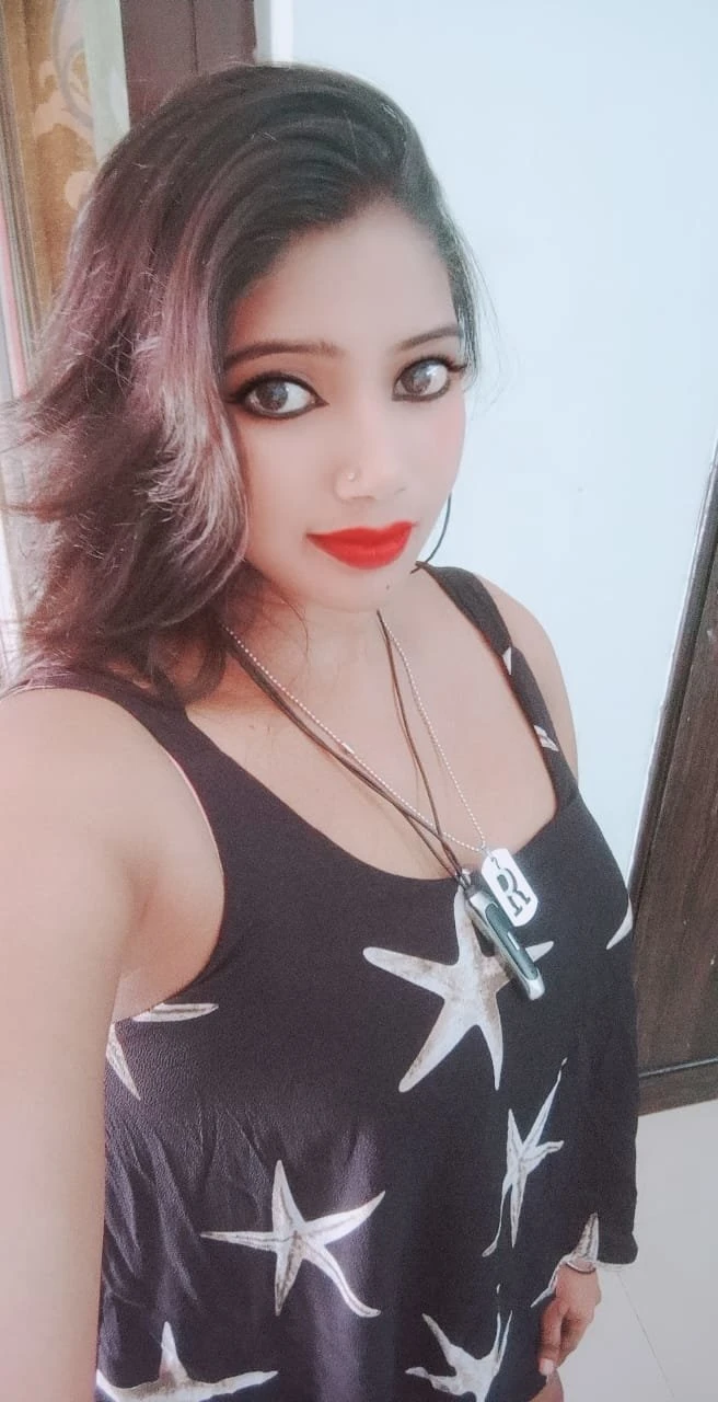 Priya Cam Show and Real Meet – Indian escort in Hyderabad — 4 / 5