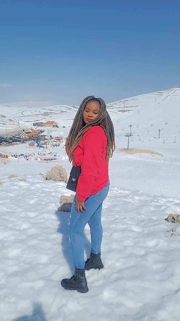 River – Tanzanian adult performer in Beirut — 2 / 4