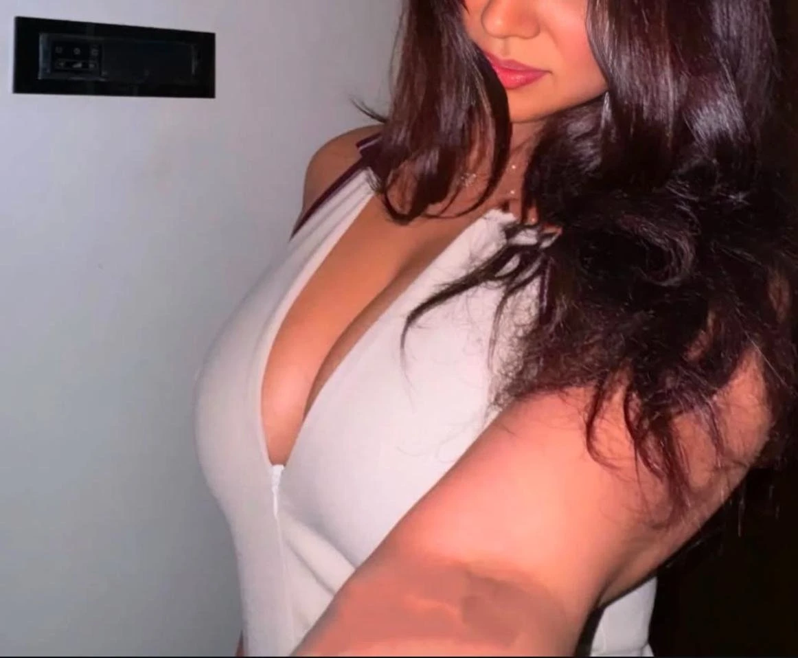 OWN FLAT 🤙🏻 – Indian escort in Kolkata — 1 / 5
