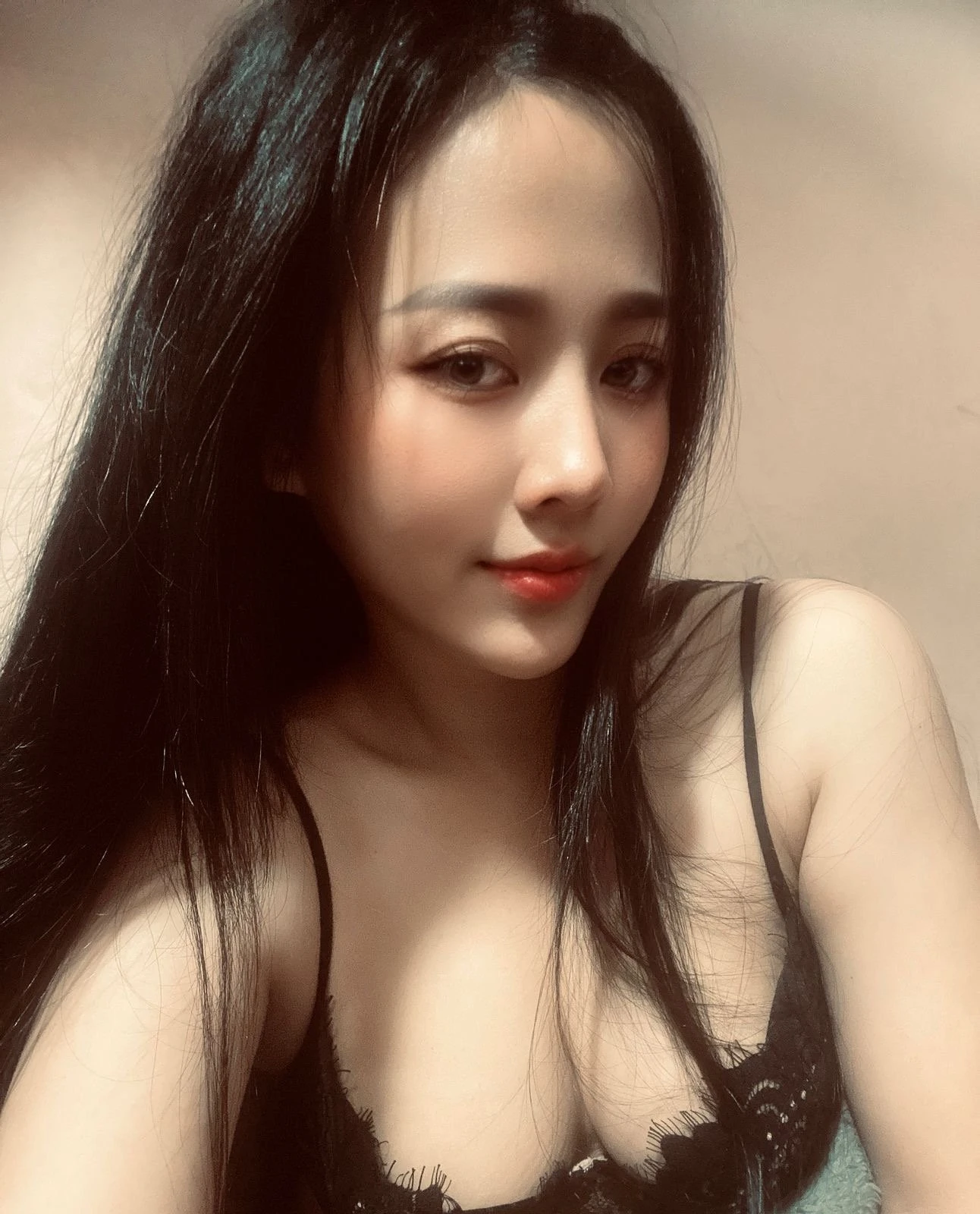 Mina – Filipino escort in Mauritius — 3 / 5