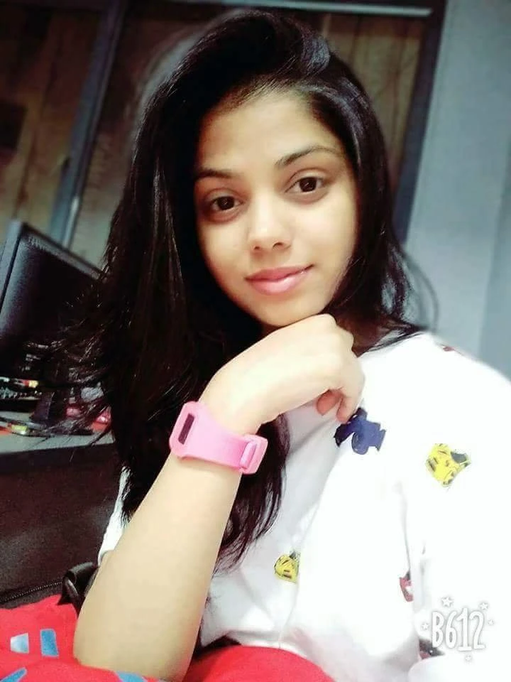 Ishika Dixit – Indian escort in Navi Mumbai — 2 / 5