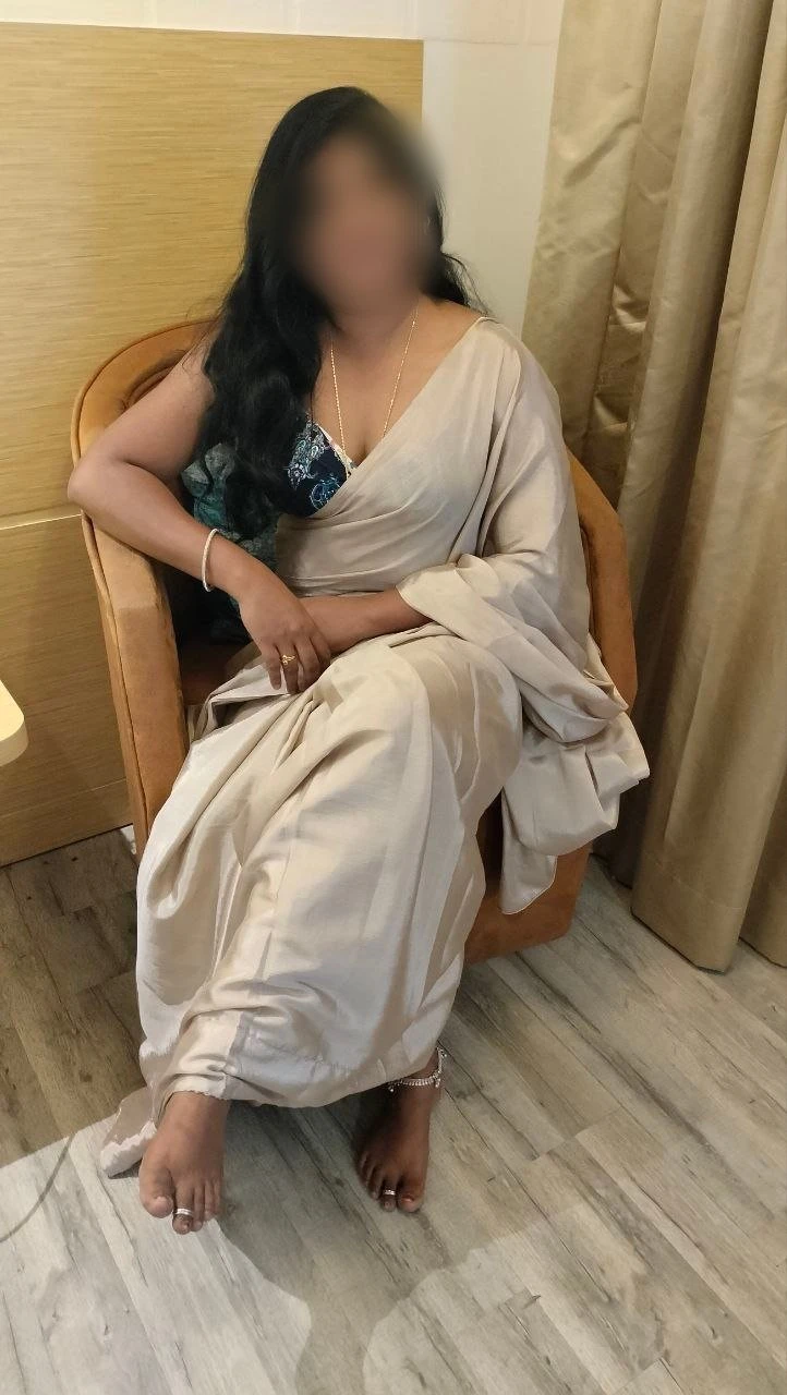 Sowmya Deepak cpl FWB – Indian escort in Hyderabad — 4 / 6