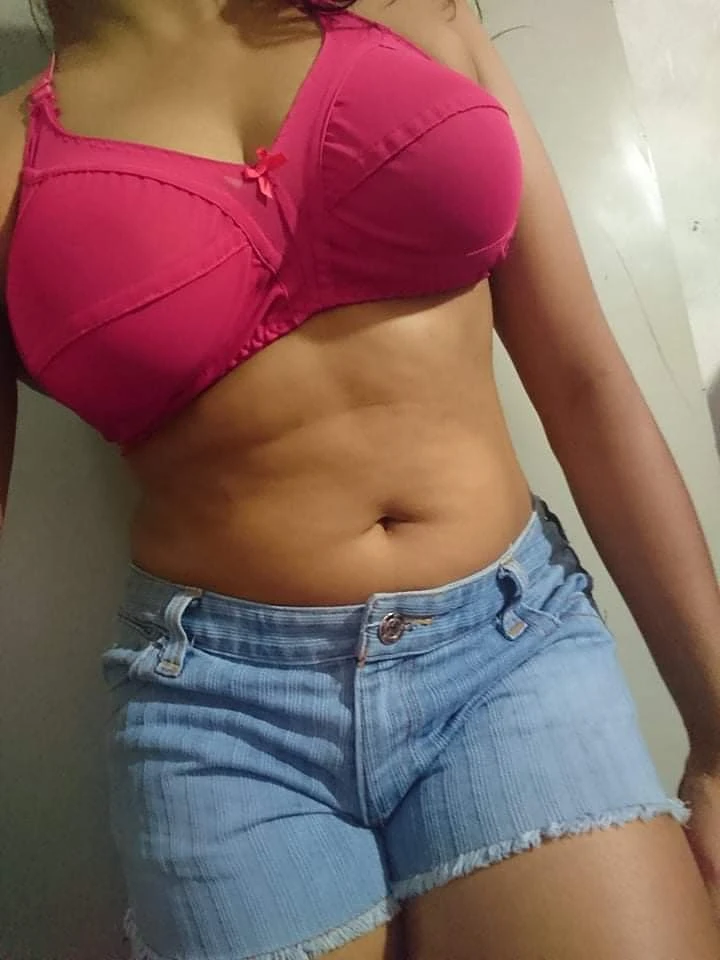 RedRose LiveCam Show/Femdom show – Sri Lankan escort in Colombo — 23 / 24