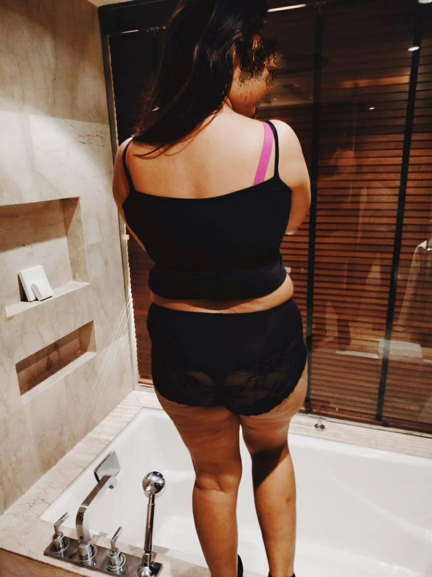 Khushi (Independent Punjaban Housewife) – Indian escort in New Delhi — 5 / 17