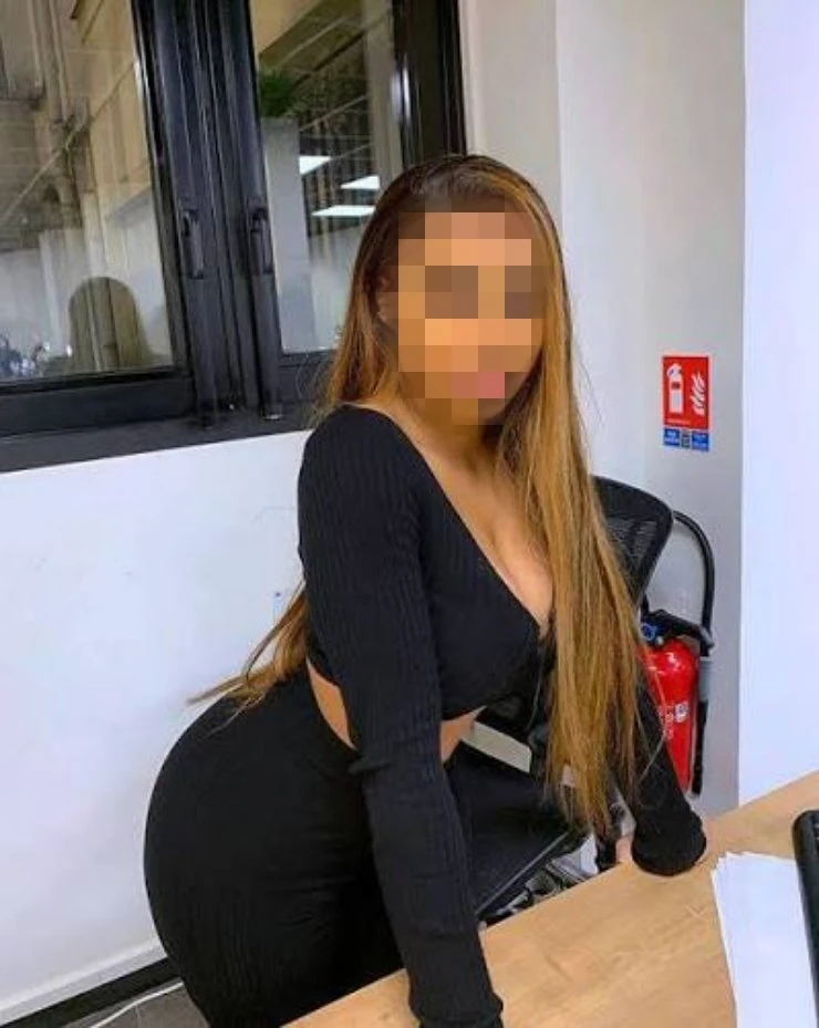Khloé – Barbadian escort in Abidjan — 3 / 5