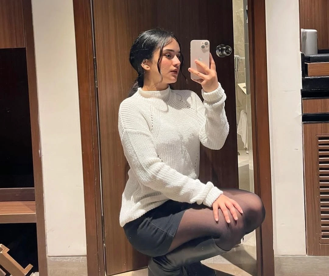 Independent Manisha Fun and Meet – Indian escort in New Delhi — 2 / 4