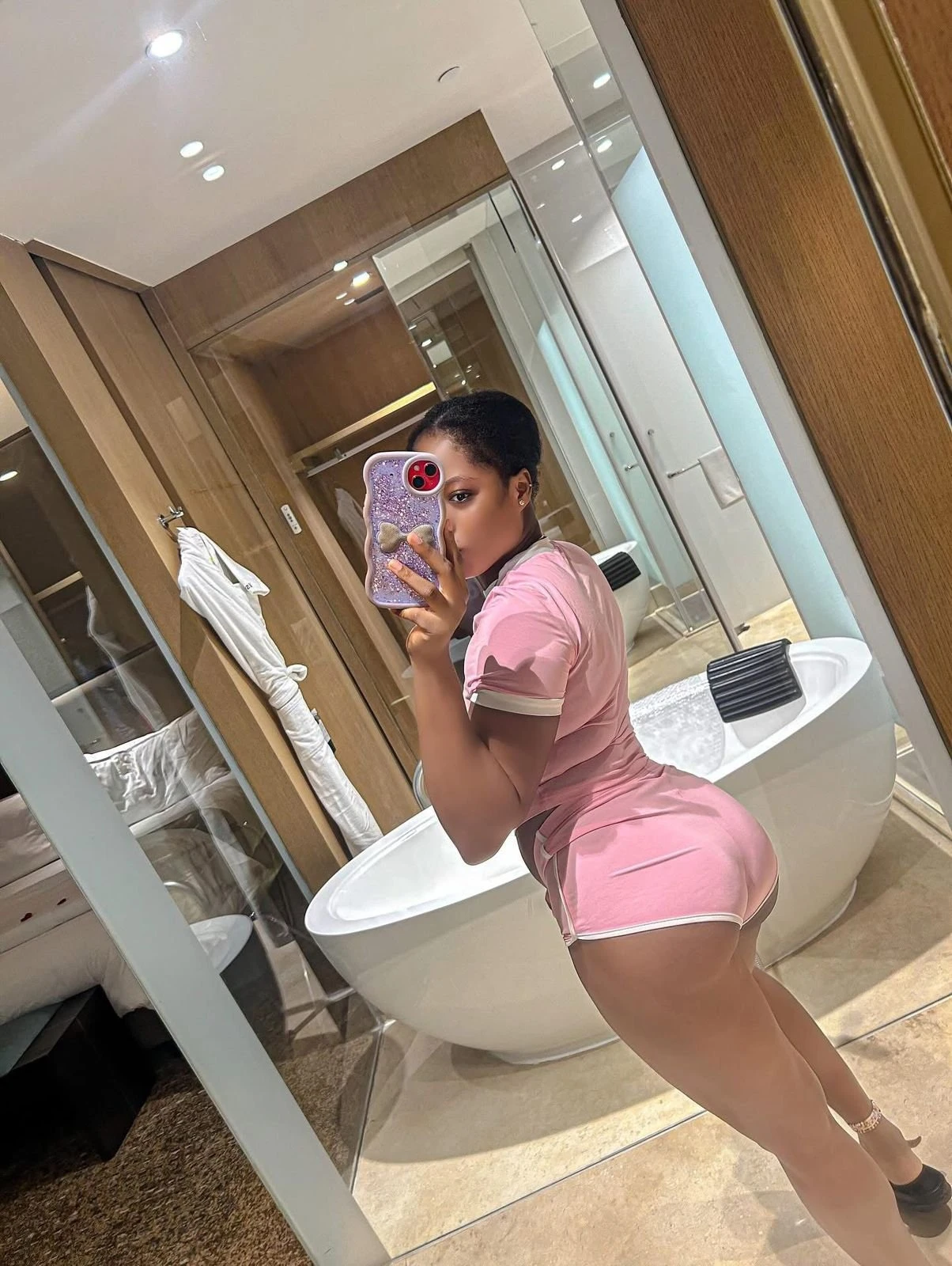 Becky, Queen of Lift, BDSM – South African escort in Kolkata — 3 / 8