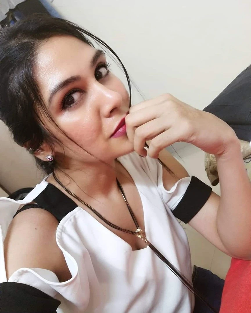 Anabia – Pakistani escort in Karāchi — 3 / 11