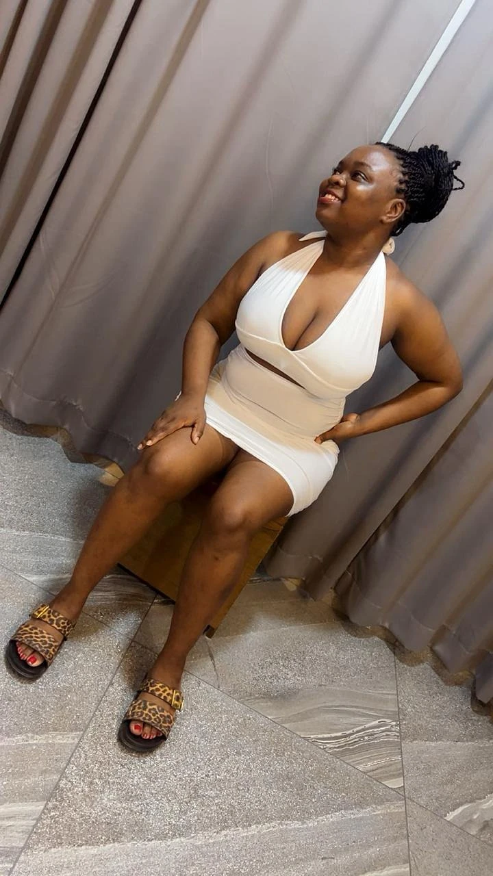 Joyline Cumshow only – Malawian escort in Kochi — 2 / 5