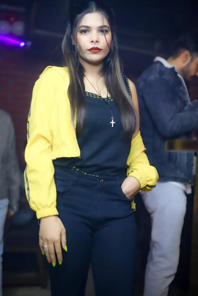 Rakhi Gupta – Indian escort in Hyderabad — 8 / 20