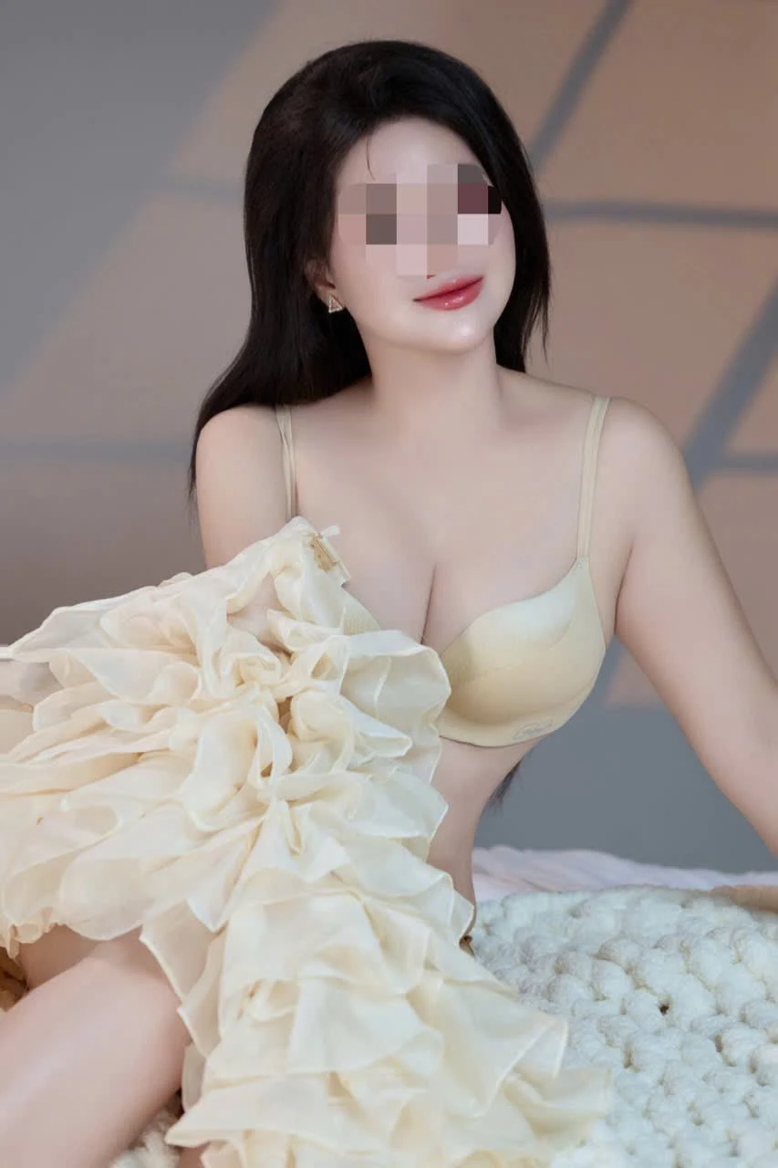 Tina – Vietnamese escort in Hanoi — 4 / 6