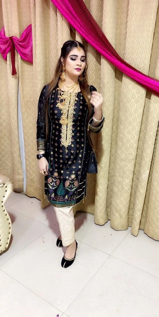 Arosa Malik – Pakistani escort in Karāchi — 4 / 13