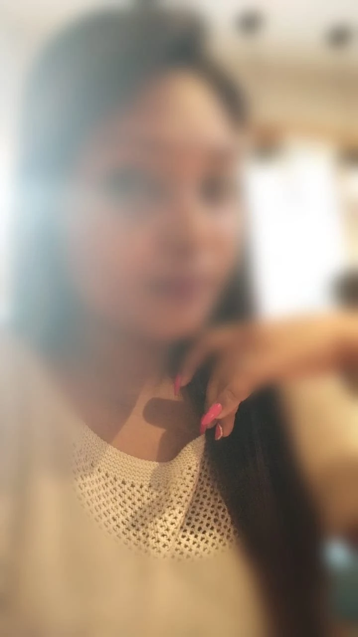 Priyanka Gupta – Indian escort in Mumbai — 1 / 3