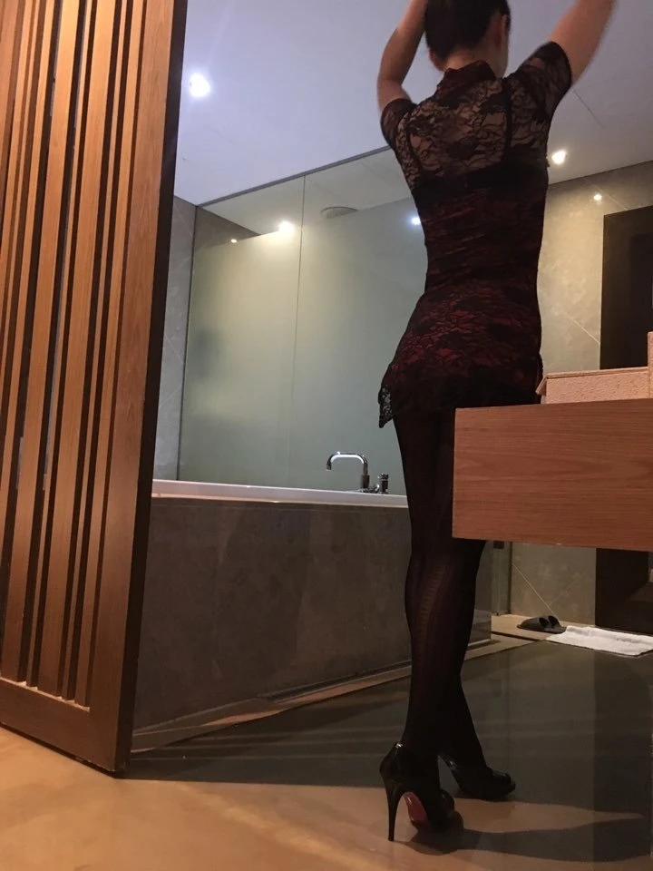 Girlfriend Yeon Ju – South Korean escort in Seoul — 3 / 7